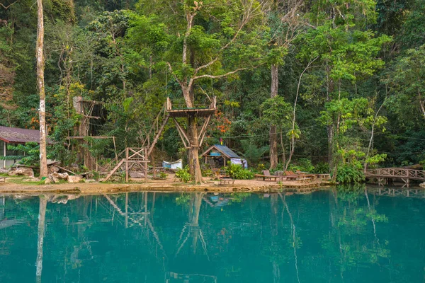 Blå lagun 2 vang vieng Vattenaktiviteter i Laos — Stockfoto