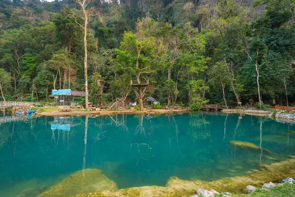 Blue lagoon 2 vang vieng Water activities at Laos — Stock Photo, Image