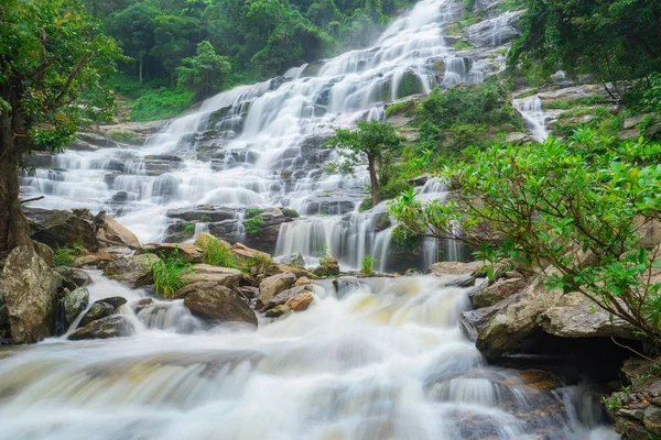 Mae ya cascade est une grande belle cascade à Chiang mai Tha — Photo