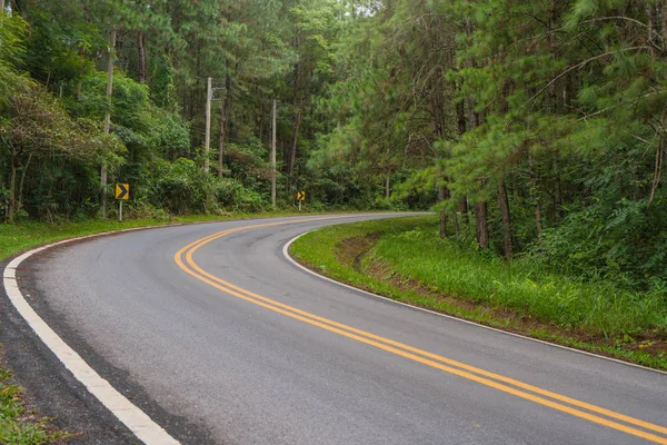 Beautiful of curved road on the mountain — Stock Photo, Image