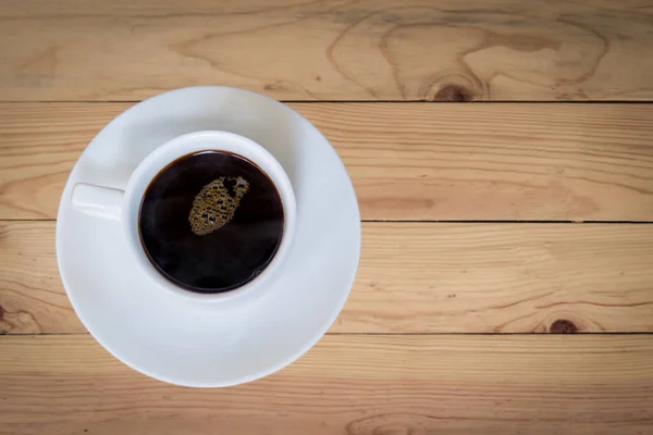 黑咖啡或美式咖啡 木桌背景的浓缩咖啡 — 图库照片