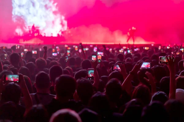 Desenfoque Gente Filmando Vídeo Foto Marca Música Que Muestra Escenario —  Fotos de Stock