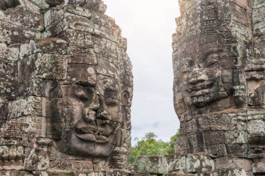 Siem Kamboçya 'daki Angkor' daki Bayon Kalesi veya Prasat Bayon Khmer Tapınağı.