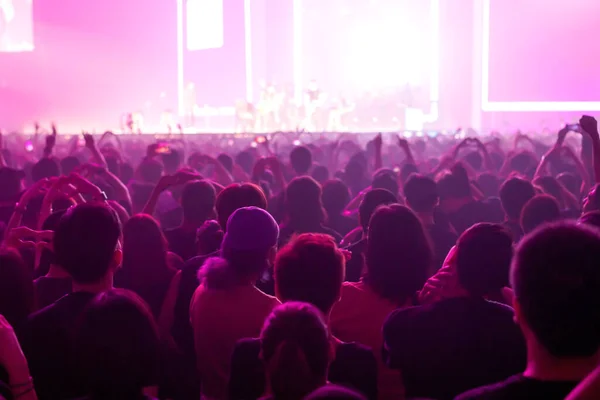 Marca Música Que Muestra Escenario Concierto Vivo Desenfocado Iluminación Concierto —  Fotos de Stock