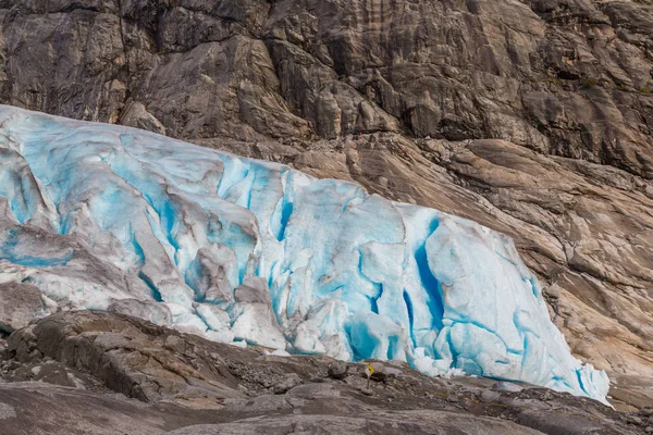 Fronte ghiacciato del ghiacciaio Nigardsbreen in Norvegia — Foto Stock