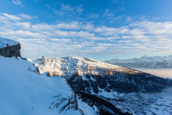 Leukerbad ve Torrent akşam güneşinde Gemmipass görüntülendi