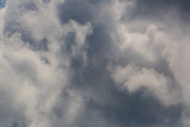 yaz aylarında dramatik karanlık cloudscape