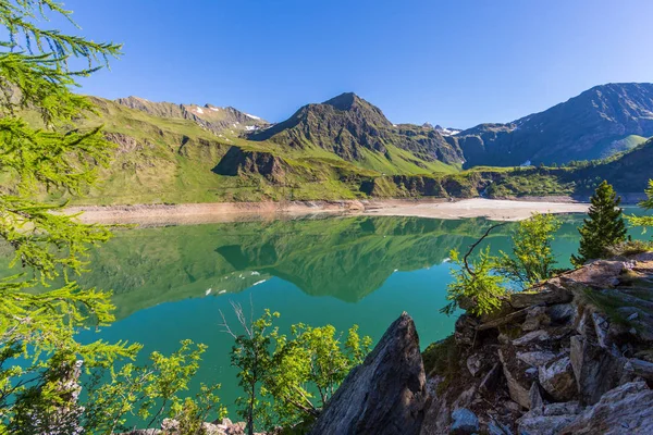 kanton ticino Piora vadisinde Ritom gölü