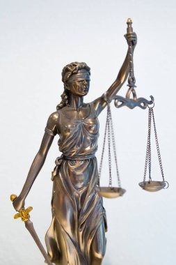 Gözleri bağlı, kılıç ve denge ile Justitia rakam