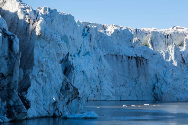 Blick auf den natürlichen Esmarkbreen-Gletscher auf Spitzbergen — Stockfoto