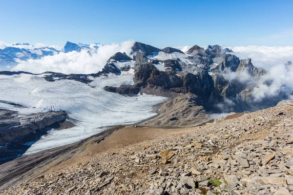 Engelberger rotstock berg toppmöte, Bluemlisalpfirn, blå himmel — Stockfoto