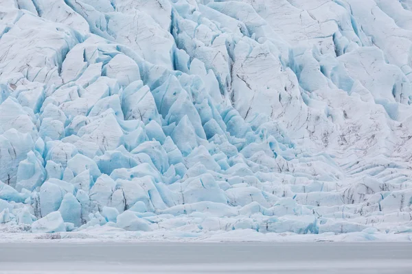 Geleira Vatnajokull na Islândia na lagoa Fjallsarlon — Fotografia de Stock