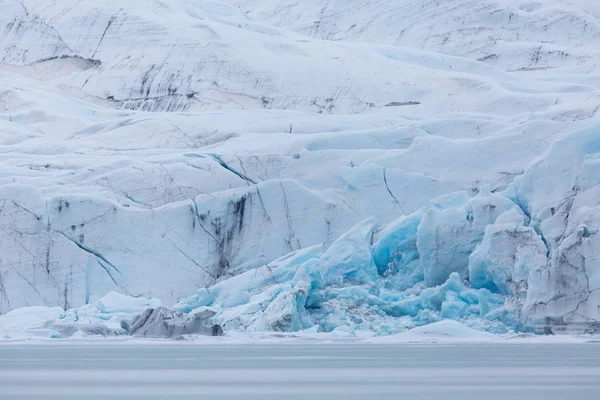 Frente al glaciar Vatnajokull con grietas — Foto de Stock