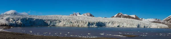 Detailed panorama of Esmarkbreen glacier in Svalbard, blue sky — Stock Photo, Image