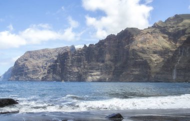 Los Gigantes, okyanusta kayalar, Tenerife