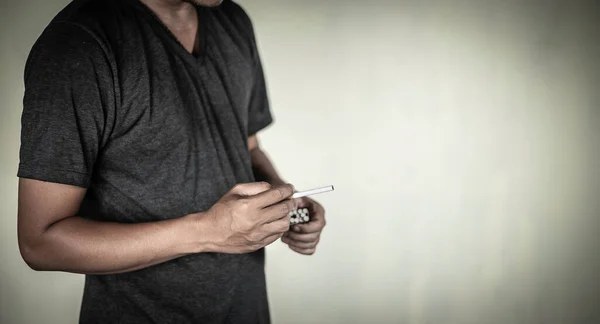 Hombre Sostiene Cigarrillo Las Manos Concepto Narcótico Crimen Con Viejo —  Fotos de Stock