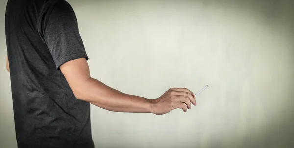 Man Heeft Een Brandende Sigaret Achter Muur Concept Voor Drugs — Stockfoto