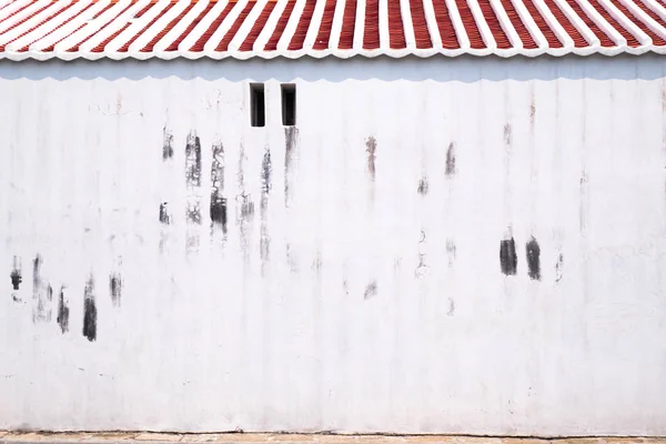 Oude stijl achtergrond van de Wit geschilderde betonnen muur van de chinese traditionele architectuur — Stockfoto