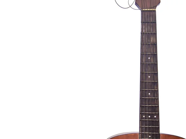 分離された青銅色の文字列の白い背景を持つ古いアコースティック ギターのフレット ボード — ストック写真