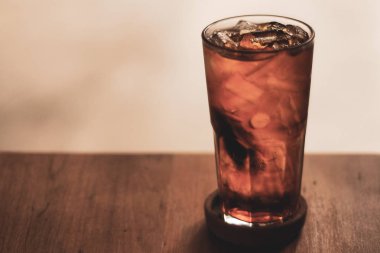 Organik Siyah Buzlu Çay Cam taze içecek dinlenmek için deliciously ferahlatıcı, bizim uygun buzlu çay demleme çanta mükemmel taze demlenmiş buzlu çay yapmak instan çok daha iyi tatma