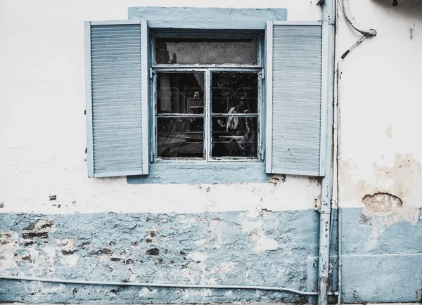 Vintage Naturholz drinnen gehöhlte Plantage schäbig vintage weißen Betonwand Hintergrund — Stockfoto