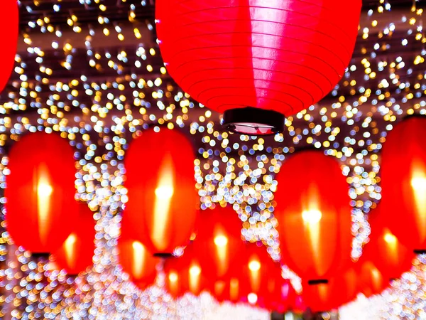 中国新年灯笼模糊点亮五颜六色的散景 — 图库照片