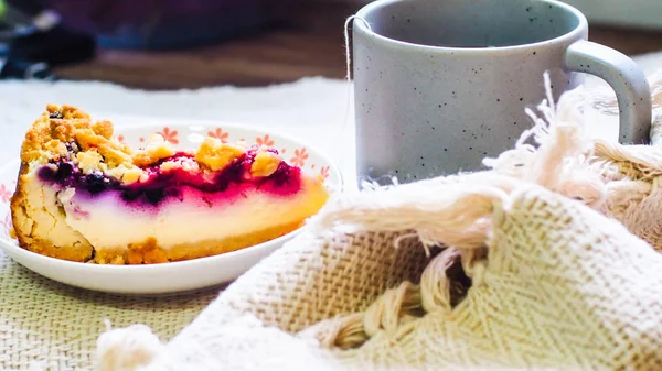 Blåbärs Ostkaka Tallrik Och Kopp Kaffe Morgon Frukost — Stockfoto