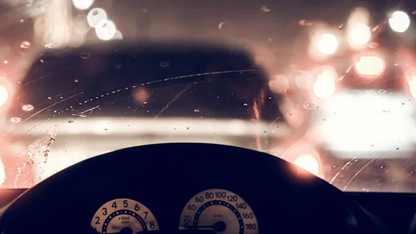 Interior Mobil Ketika Hujan Kabur Cahaya Yang Tidak Terfokus Jalan — Stok Foto