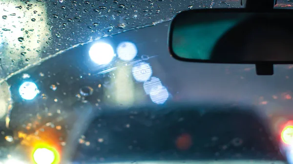 Interior Mobil Ketika Hujan Kabur Cahaya Yang Tidak Terfokus Jalan — Stok Foto