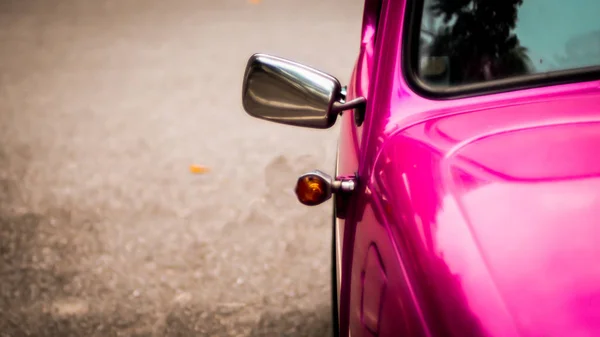 Miroir Latéral Fenêtre Belle Voiture Vintage Rose Sur Fond Flou — Photo