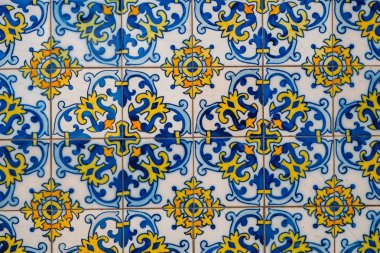 Portekiz ceretleri. Viktorya dönemi motifleriyle dikişsiz patchwork karo. Majolica çanak çömlek karo, mavi ve beyaz azulejo, orijinal geleneksel Portekizce ve İspanya dekor