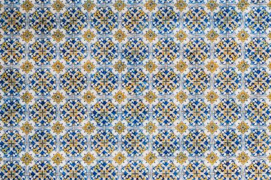 Portekiz ceretleri. Viktorya dönemi motifleriyle dikişsiz patchwork karo. Majolica çanak çömlek karo, mavi ve beyaz azulejo, orijinal geleneksel Portekizce ve İspanya dekor