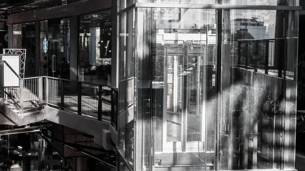 Lumière Soleil Par Ascenseur Verre Sans Personne Dans Centre Commercial — Photo