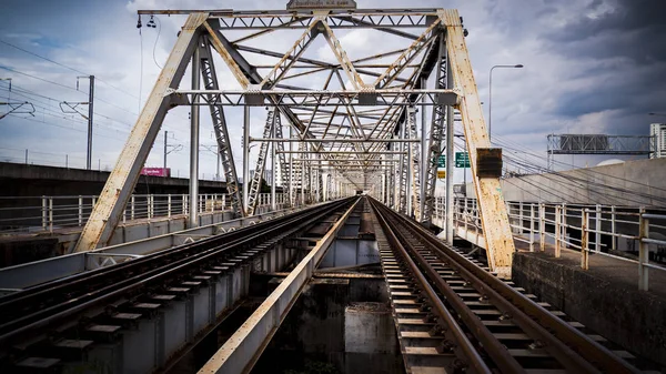 Most Traktním Vlaku Přes Řeku Železniční Most Železa — Stock fotografie