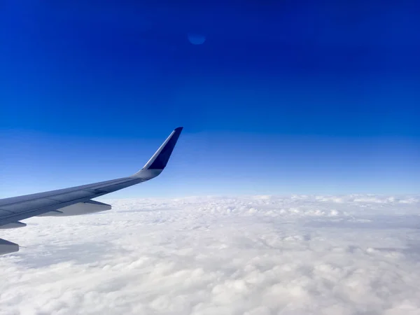 Wing Plane Blue Sky Background Airplane Wing Flight Window Blue — Stock Photo, Image