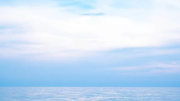 Mooie Zeegezicht Zee Horizon Blauwe Hemel Natuurlijke Foto Achtergrond — Stockfoto