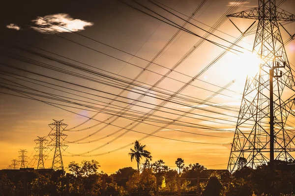 Elektrownia Linia Elektroenergetyczna Wieża Słup Polu Tle Zachodu Słońca Abstrakcyjna — Zdjęcie stockowe