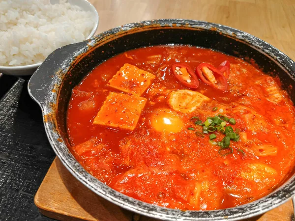 Koreai Tofu Forró Fűszeres Leves Főzőlap Pot Rizzsel Háttérben Finom — Stock Fotó