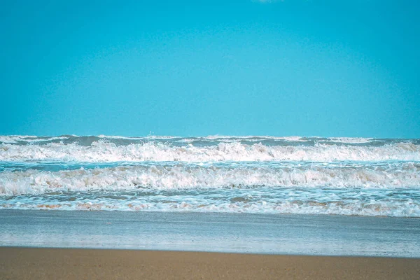 Miękka Fala Bańką Błękitnego Oceanu Białym Piasku Tropikalnej Plaży Sezonie — Zdjęcie stockowe