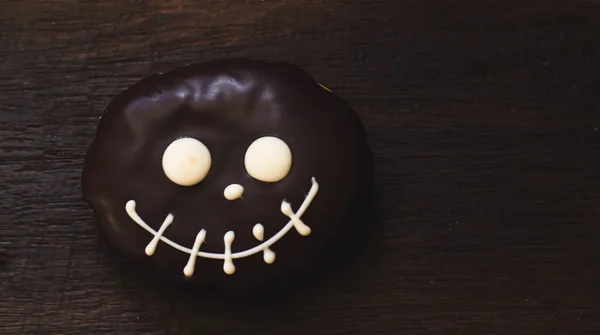 Donut Halloween Donut Auf Dem Hintergrund Gruseliger Halloween Donut — Stockfoto