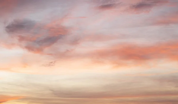Небо Фоне Заката Мягким Размытым Пастельным Цветом Розовом Оранжевом Тоне — стоковое фото