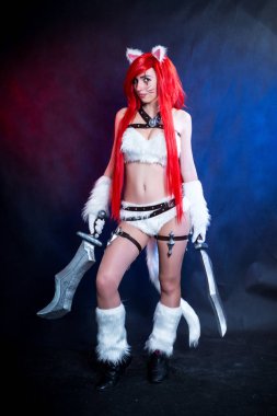 Kızıl saçlı kız kedi