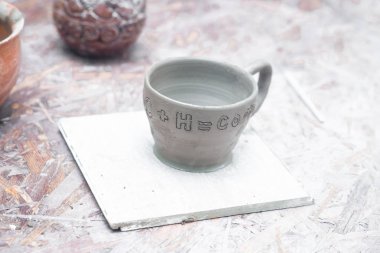 bir aile için bir çömlek atölyesinde ana sınıfı