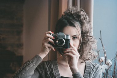 80 lerin tarzında kız