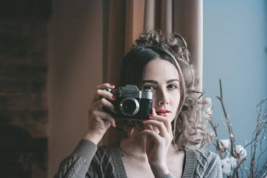 80 lerin tarzında kız