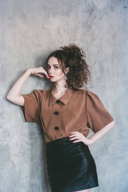 80 lerin tarzında kız