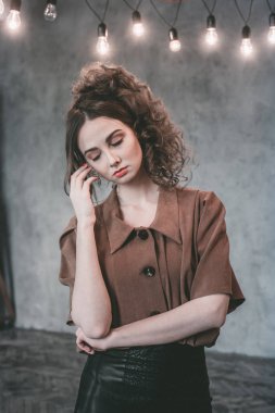 80 lerin tarzında kız