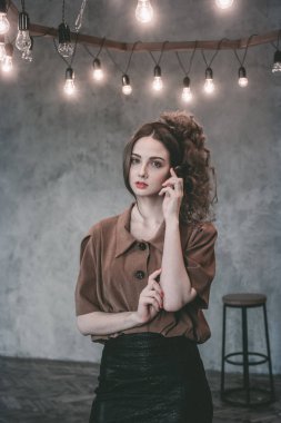 80 lerin tarzında kız