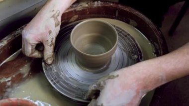 bir aile için bir çömlek atölyesinde ana sınıfı