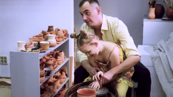 Master Class Pottery Workshop Family — Stock Video